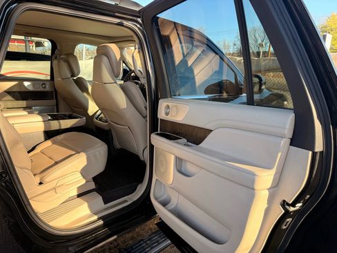 Used 2018 Lincoln Navigator L Reserve w/ Technology Package image 23