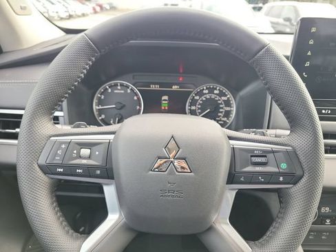 New 2026 Mitsubishi Outlander SE FWD image 23
