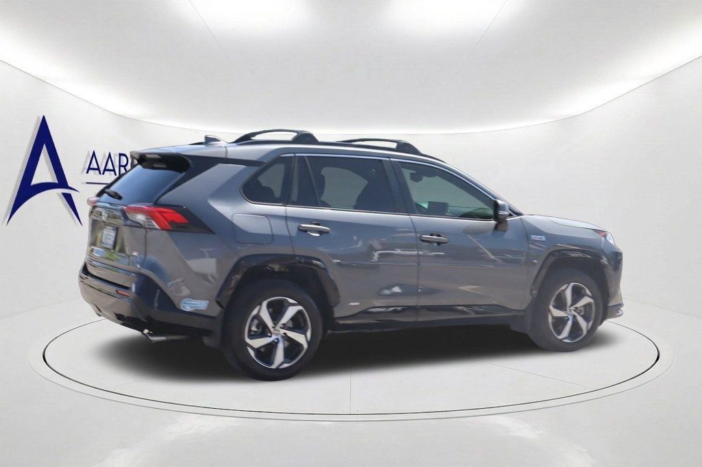 Used 2021 Toyota RAV4 SE w/ Weather & Moonroof Package AWD/4WD image 4