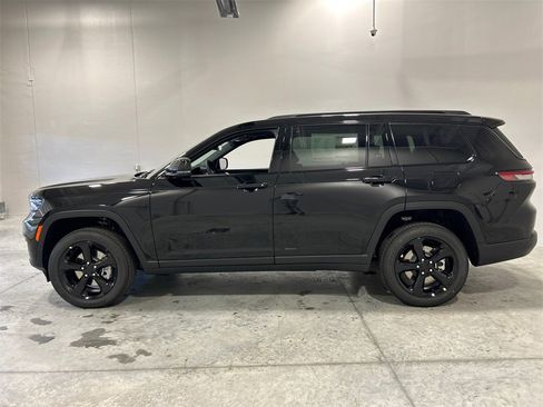 New 2025 Jeep Grand Cherokee L Altitude image 9