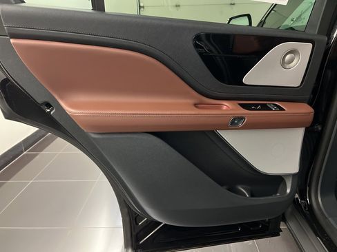 Used 2025 Lincoln Aviator Reserve w/ Equipment Group 201A image 39