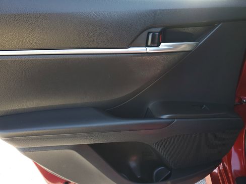 Used 2021 Toyota Camry LE FWD image 11