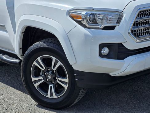 Used 2017 Toyota Tacoma TRD Sport w/ Tow Package RWD image 9