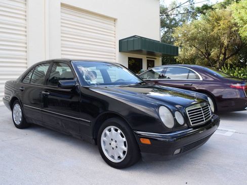 Used 1998 Mercedes-Benz E 320 Sedan image 1