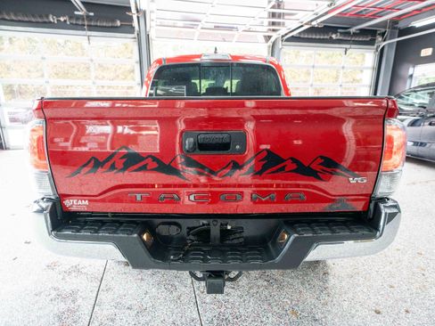 Used 2021 Toyota Tacoma TRD Off-Road image 3