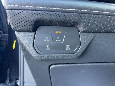 Used 2024 Volkswagen Atlas Cross Sport SE image 10