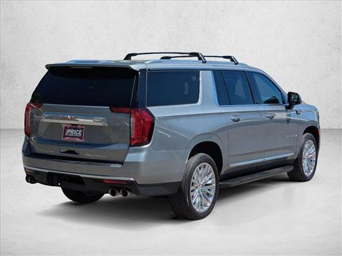 Used 2023 GMC Yukon XL Denali AWD/4WD image 5