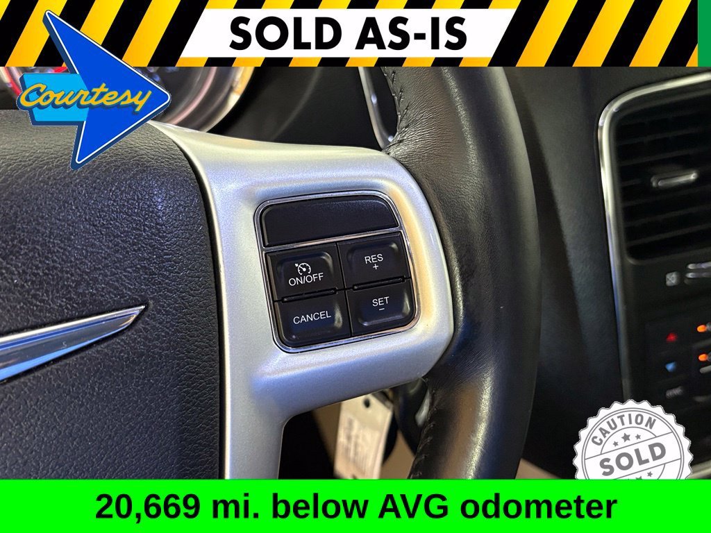 Used 2014 Chrysler Town & Country Touring FWD image 18