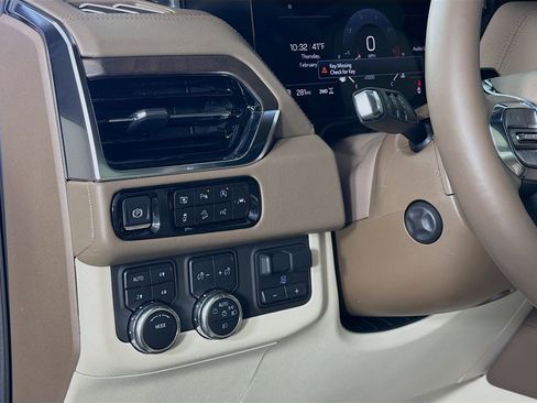 Used 2025 GMC Yukon Denali w/ Denali Reserve Package image 11