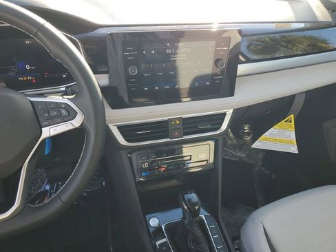 New 2026 Volkswagen Taos SE FWD image 23