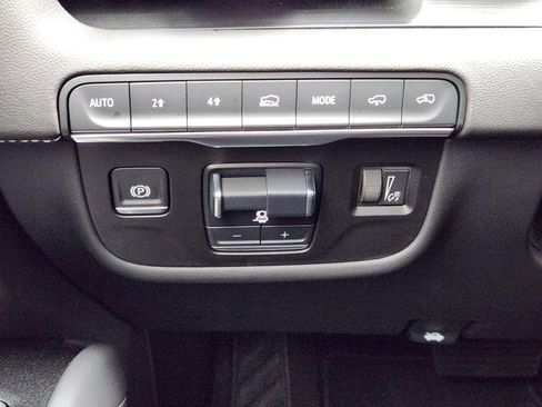 Certified 2024 Cadillac Escalade Sport w/ LPO, ONYX Package image 21