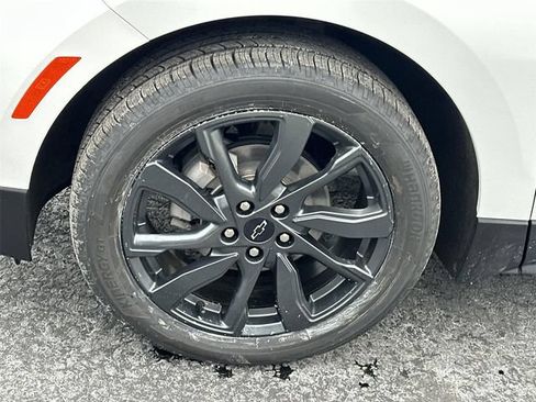 Used 2023 Chevrolet Equinox RS FWD image 32