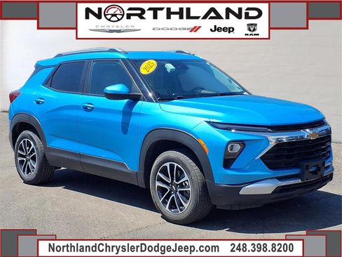 Used 2025 Chevrolet TrailBlazer LT AWD/4WD image 1