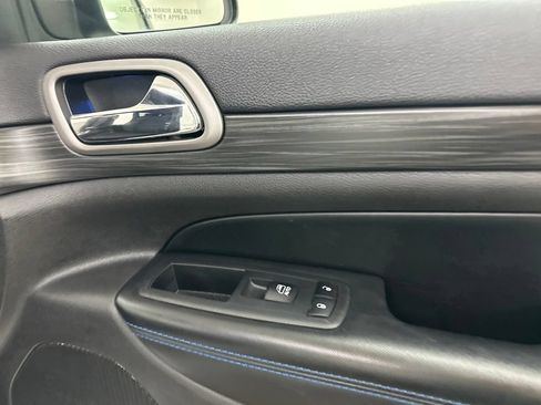 Used 2019 Jeep Grand Cherokee Laredo AWD/4WD image 22
