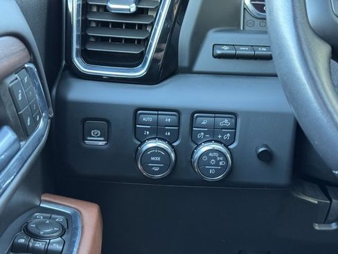 Used 2024 GMC Sierra 3500 Denali Ultimate image 36