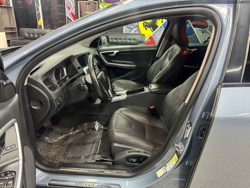 Used 2018 Volvo V60 T5 Cross Country w/ Convenience Package image 10