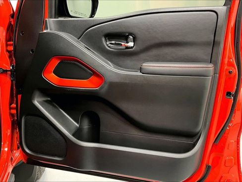 Used 2025 Nissan Frontier PRO-4X w/ Pro Convenience Package image 22