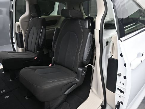 Used 2023 Chrysler Voyager LX FWD image 16