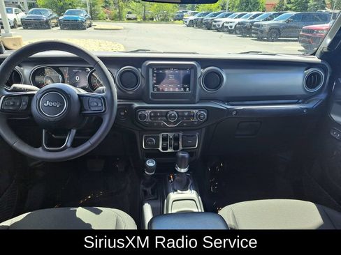 Used 2023 Jeep Gladiator Sport AWD/4WD image 10