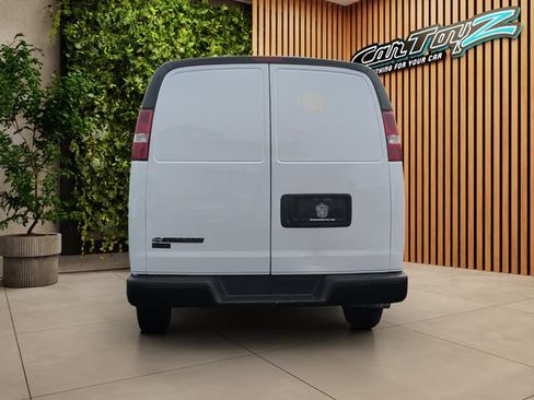 Used 2021 Chevrolet Express 2500 RWD image 5