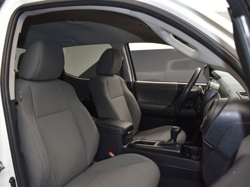 Used 2020 Toyota Tacoma SR w/ SR Convenience Package image 12