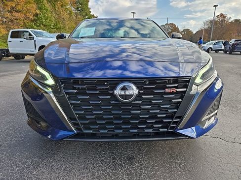 Used 2024 Nissan Altima 2.5 SR w/ SR Premium Package image 2