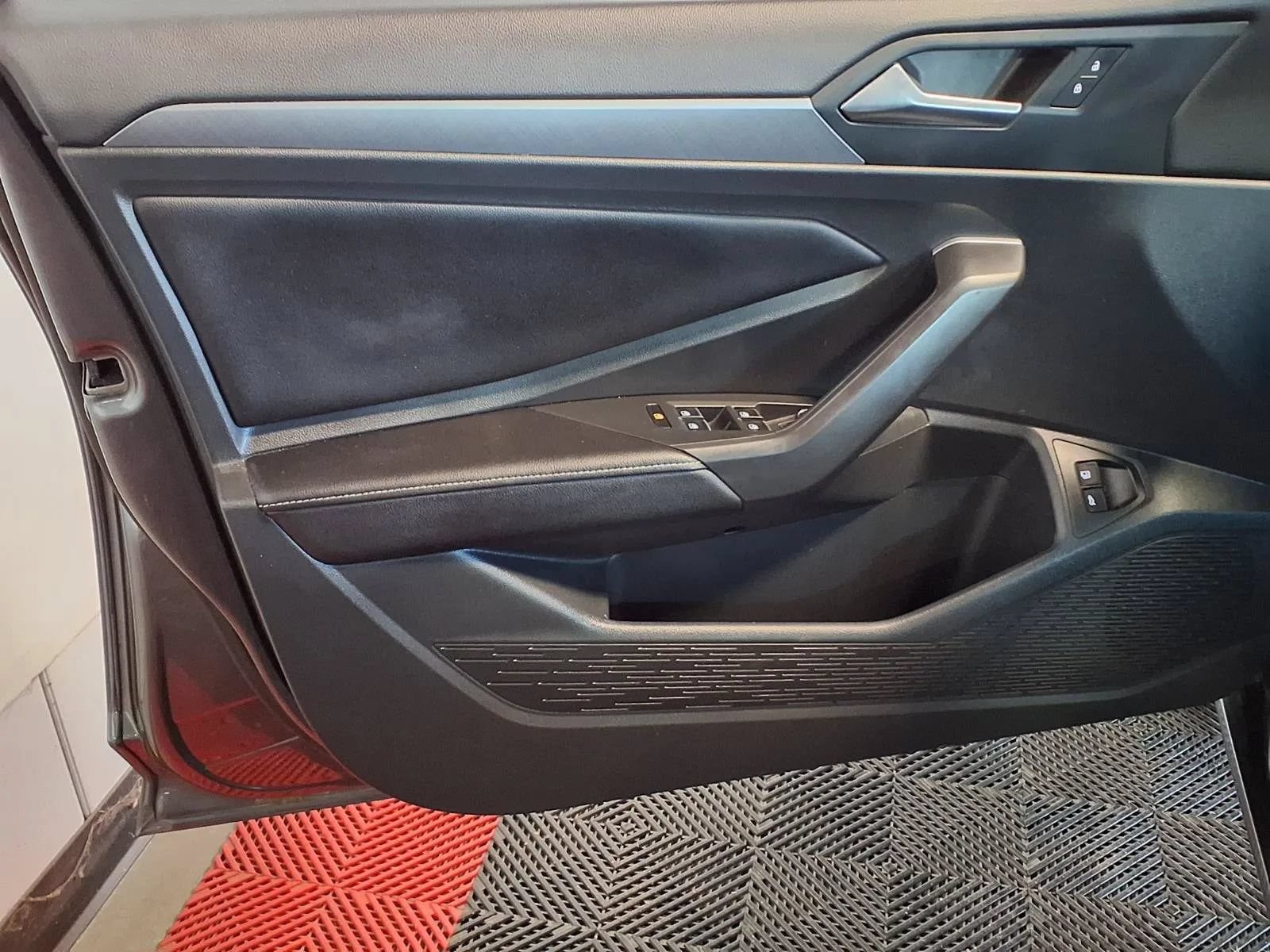 Used 2023 Volkswagen Jetta SE w/ Panoramic Sunroof Package FWD image 15