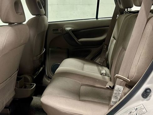 Used 2004 Toyota RAV4 2WD image 11