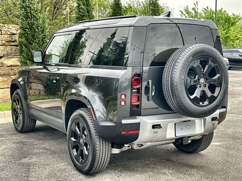 Used 2025 Land Rover Defender 90 S image 3