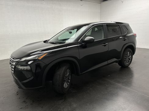 Used 2024 Nissan Rogue S AWD/4WD image 4