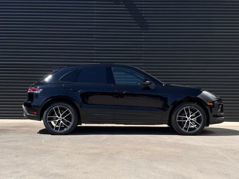 Certified 2022 Porsche Macan AWD/4WD image 8