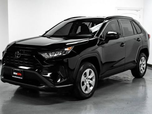 Used 2021 Toyota RAV4 LE image 6