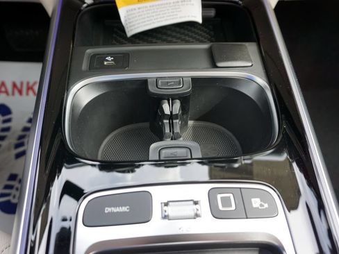 Used 2025 Mercedes-Benz GLB 250 image 32