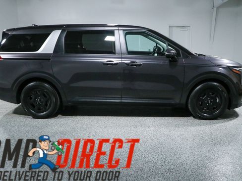 Used 2025 Kia Carnival FWD image 6