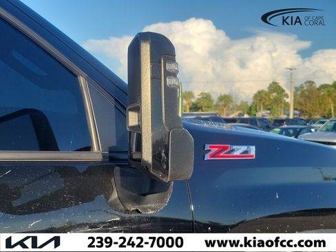 Used 2022 Chevrolet Silverado 2500 LTZ w/ LTZ Plus Package AWD/4WD image 8
