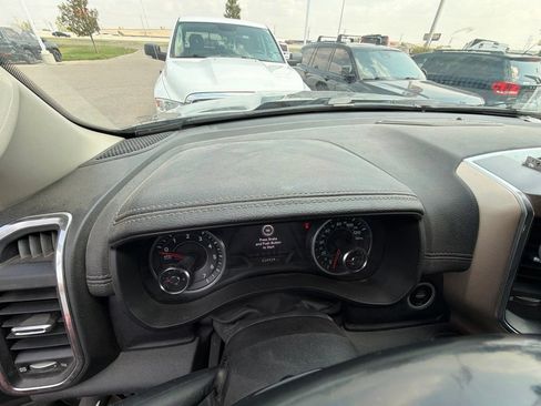 Used 2022 RAM 1500 Laramie AWD/4WD image 11