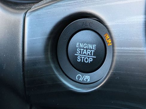 Used 2019 Jeep Grand Cherokee Altitude image 23