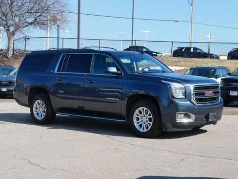 Used 2019 GMC Yukon XL SLT w/ Open Road Package AWD/4WD image 4