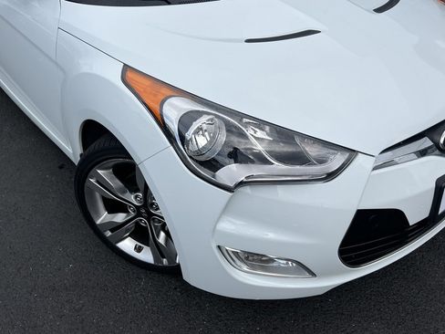 Used 2015 Hyundai Veloster w/ Option Group 03 image 2