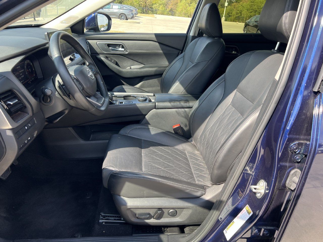 Used 2026 Nissan Rogue Platinum w/ Platinum Premium Package AWD/4WD image 5
