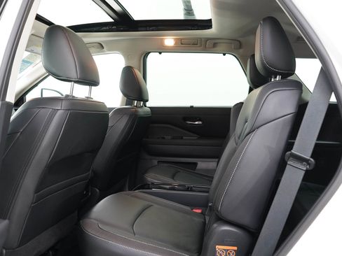 Used 2023 Nissan Pathfinder SL w/ SL Premium Package AWD/4WD image 16