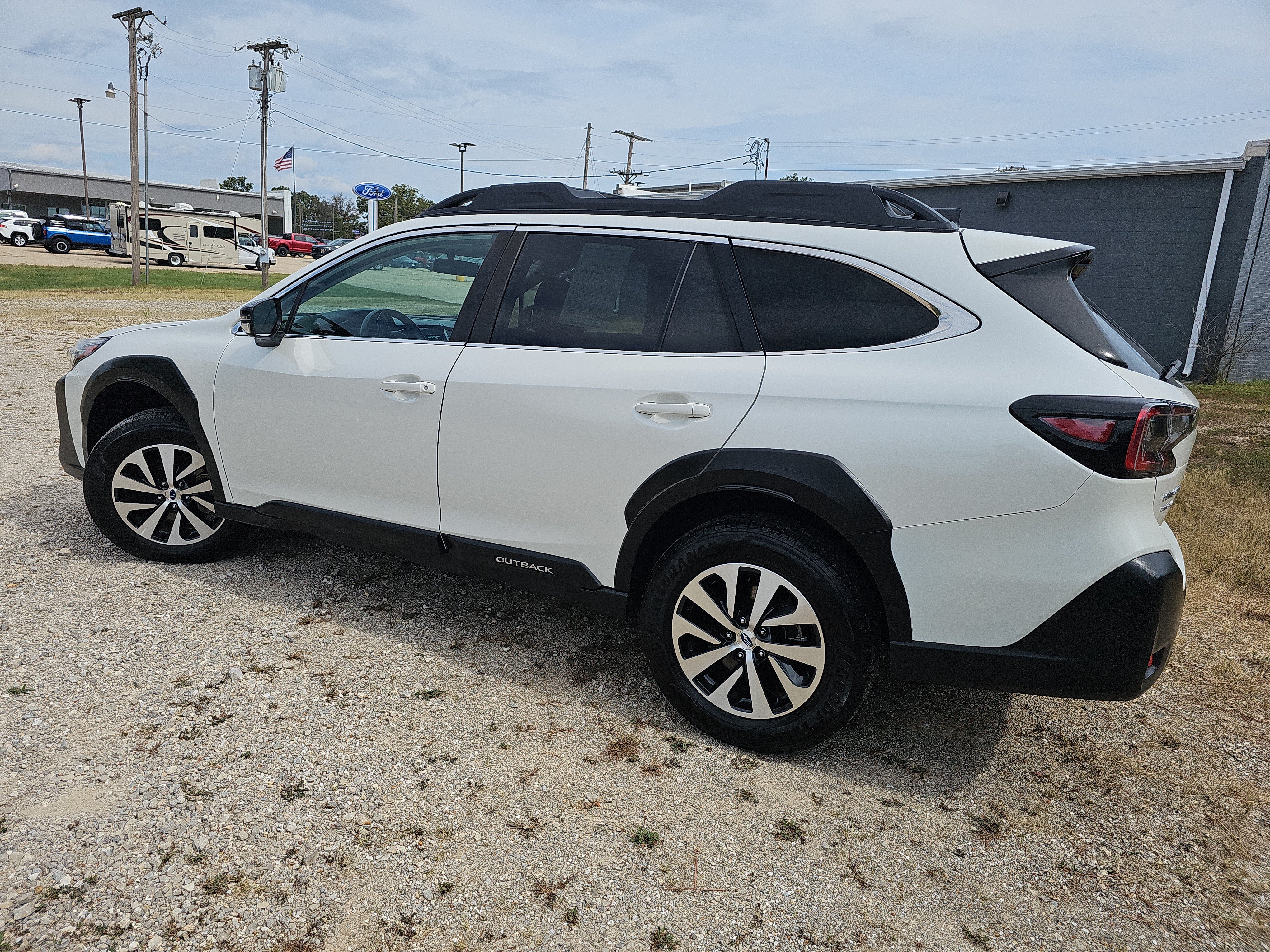 Used 2023 Subaru Outback Premium AWD/4WD image 7