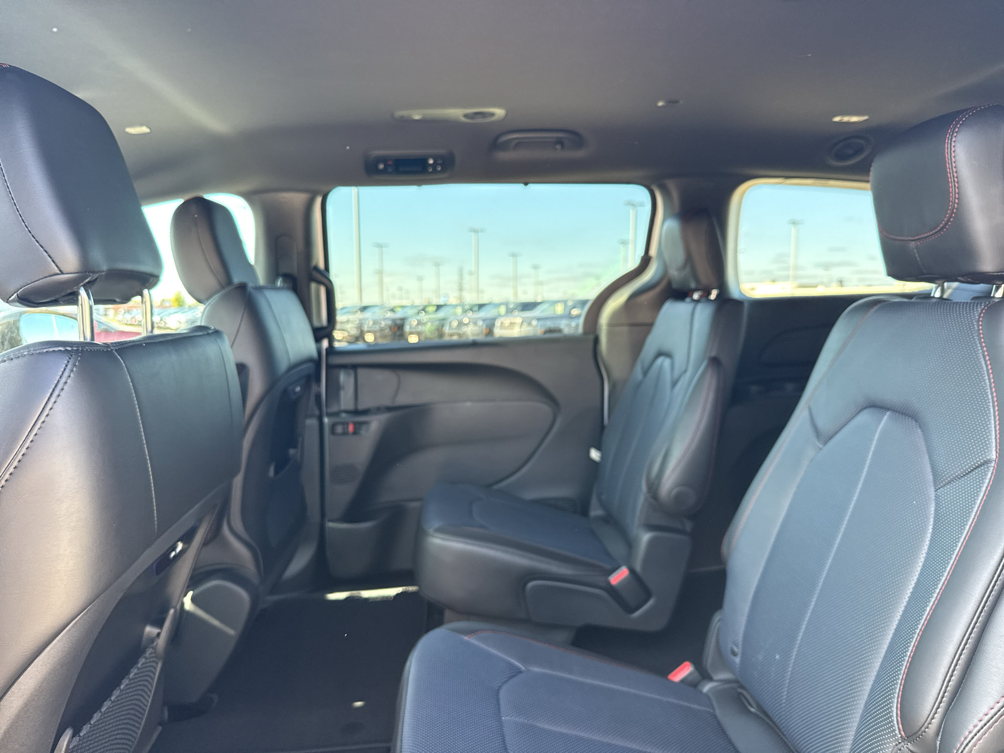 New 2027 Chrysler Pacifica Select AWD/4WD image 12