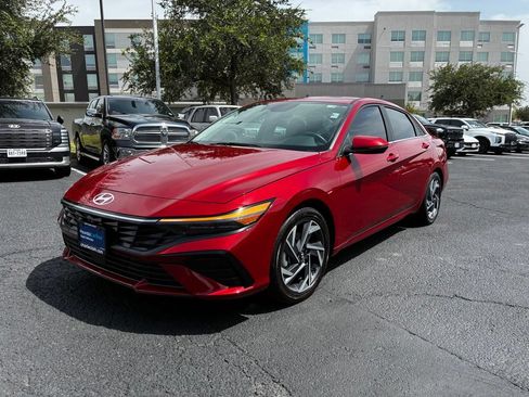 Used 2025 Hyundai Elantra Limited FWD image 1