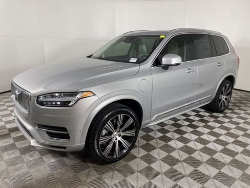 Used 2025 Volvo XC90 T8 Plus w/ Protection Package Premier AWD/4WD image 6