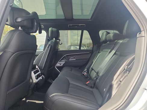 New 2025 Land Rover Range Rover SE image 8