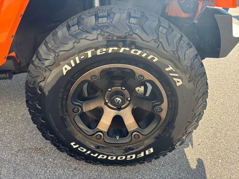 Used 2013 Jeep Wrangler Unlimited Sahara w/ Connectivity Group AWD/4WD image 25