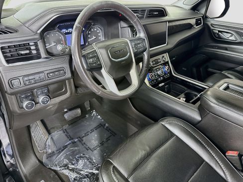 Used 2021 GMC Yukon Denali w/ Denali Premium Package AWD/4WD image 23