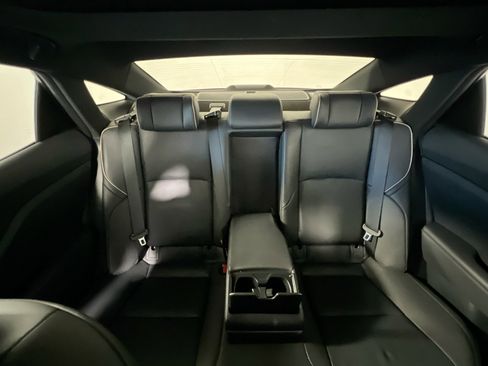 Used 2023 Toyota Crown Limited image 33