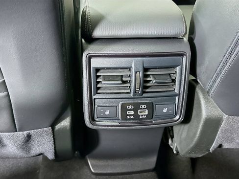 Used 2025 Subaru Forester Touring AWD/4WD image 31